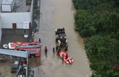 Kağıthane’de Şiddetli Yağış Nedeniyle Sel Sularında Mahsur Kalan Vatandaşlar Kurtarıldı