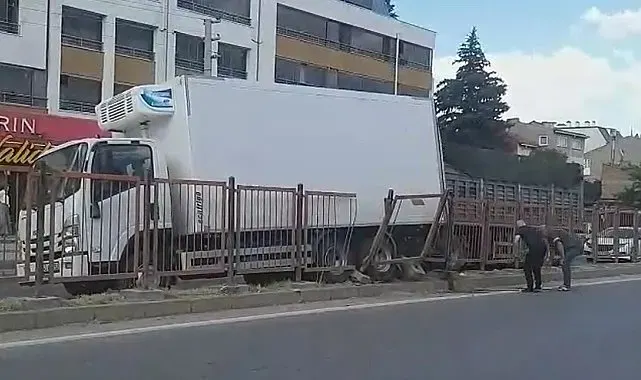 Markete giren sürücü el frenini çekmedi, faciadan dönüldü