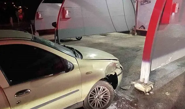Bilecik'te otomobil sürücüsü akaryakıt istasyonunun yıkama alanına çarptı: 4 yaralı