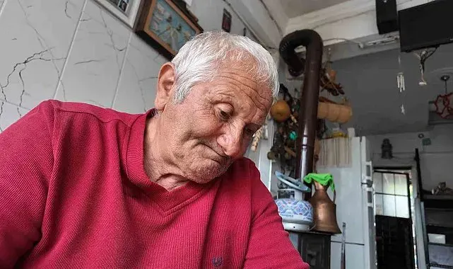Kütükten sadece bir keser ile ürettikleri hobisi oldu