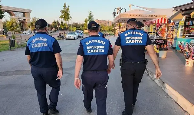 Zabıtanın Millet Bahçesi'ndeki denetimleri devam ediyor