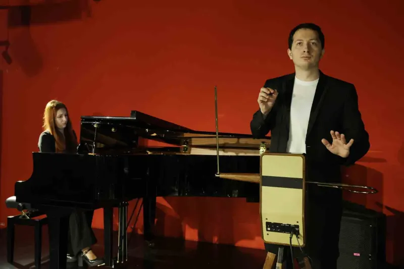 Dünyanın Sayılı Teremin Üstatlarından Peter Theremin Enstrümanını Bursa’daki Müzeye Bağışladı