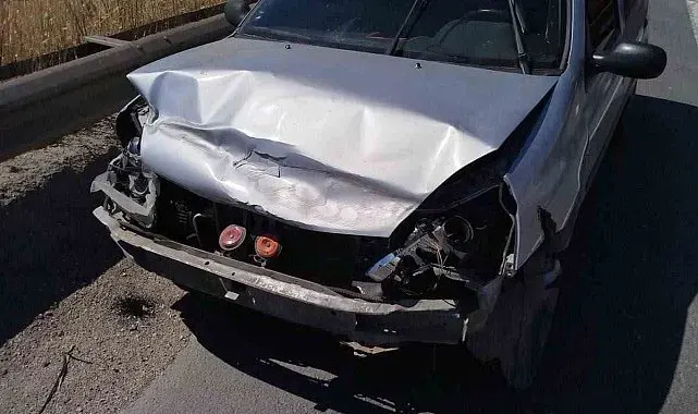 Direksiyon başında baygınlık geçiren sürücü refüje çarptı: 1 yaralı
