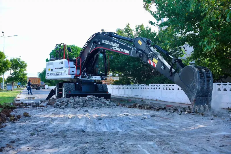 Didim Belediyesi Kent Genelinde Yol Yenileme Çalışmalarını Sürdürüyor