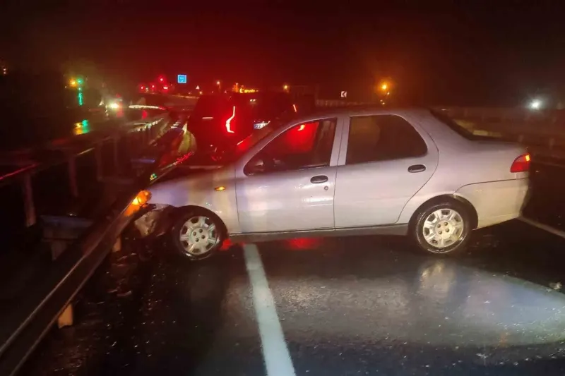 Edirne Keşan'da Otomobil Bariyerlere Çarptı: 1 Yaralı