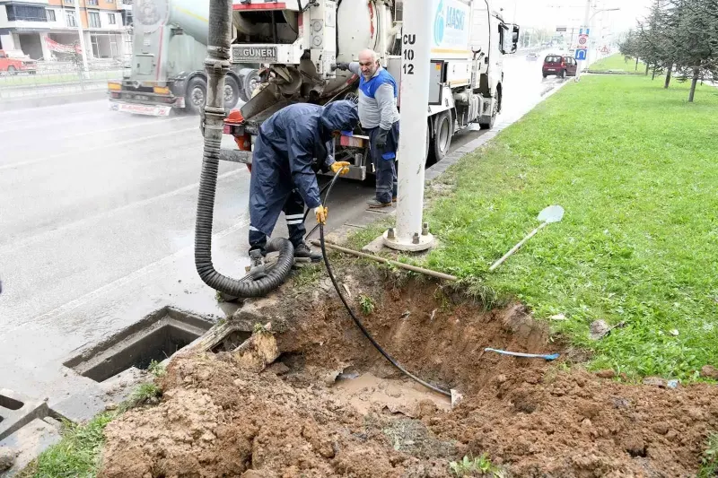 Malatya MASKİ Ekiplerinden Şehir Genelinde Yoğun Altyapı ve Mazgal Temizliği