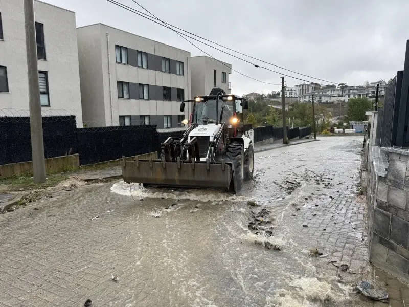 Başiskele Belediyesinden Şiddetli Yağışa Karşı Saha Seferberliği