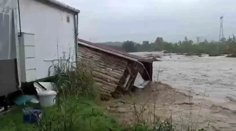 Sakarya’da Sağanak Yağış Sonrası Sel: Evler Sulara Kapıldı