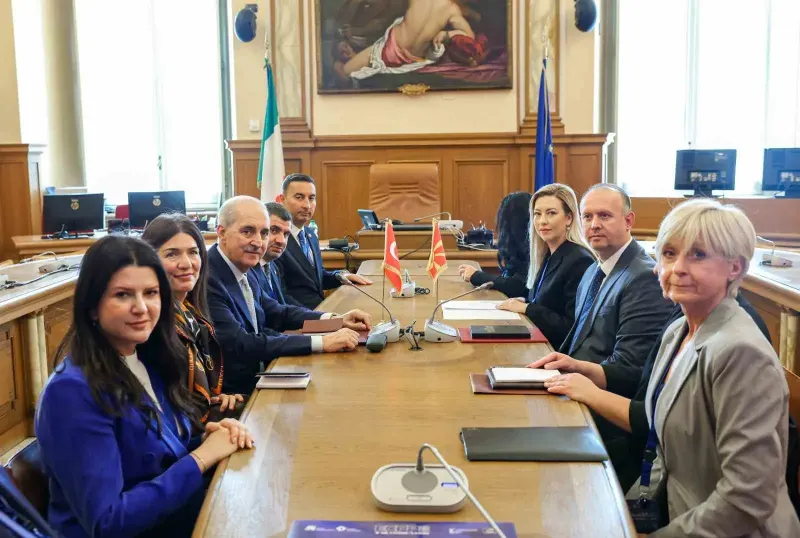 Numan Kurtulmuş, Roma'da Kuzey Makedonya Meclis Başkanı İle Görüştü