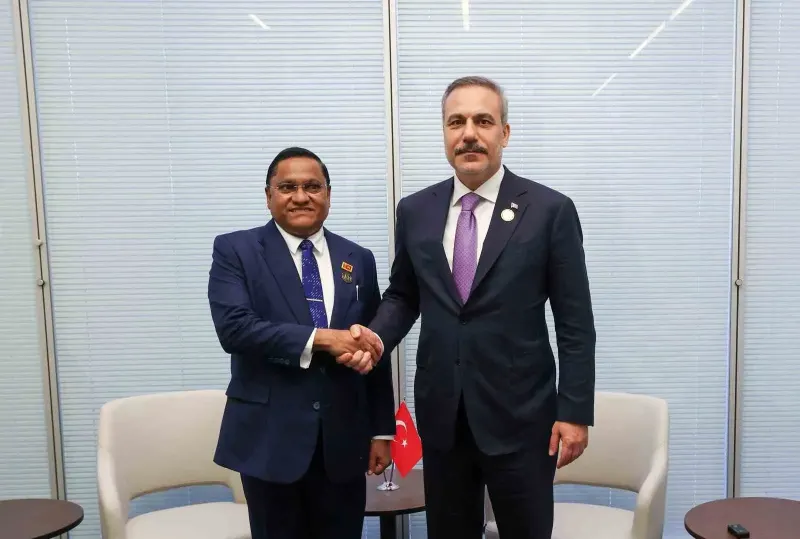 Dışişleri Bakanı Hakan Fidan, Bakü'de Sri Lankalı Mevkidaşıyla Görüştü
