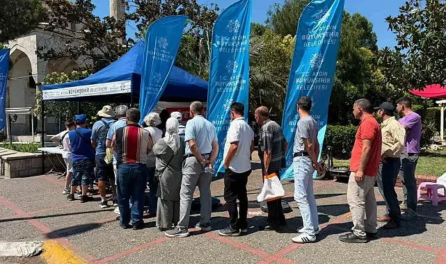Büyükşehir'den vatandaşlara aşure ikramı