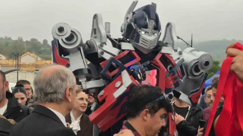 Bartın'daki Bilim Festivali'nde TB2 Bayraktar İHA ve Dans Eden Robot İlgi Odağı Oldu