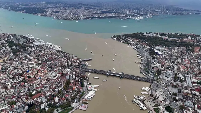 Şiddetli Yağış Sonrası Çamura Bulanan Haliç Boğaz'a Akarı Havadan Görüntülendi