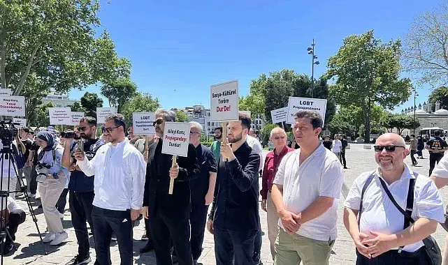 Beyazıt Meydanı'nda kruvaziyer gemisi protesto edildi