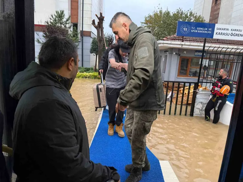 Sakarya Karasu'da Sel Felaketi Nedeniyle 700 Öğrenci Yurttan Tahliye Edildi