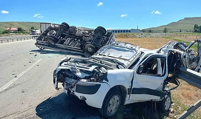 Aşkale'de feci trafik kazası: 1'i ağır 2 yaralı