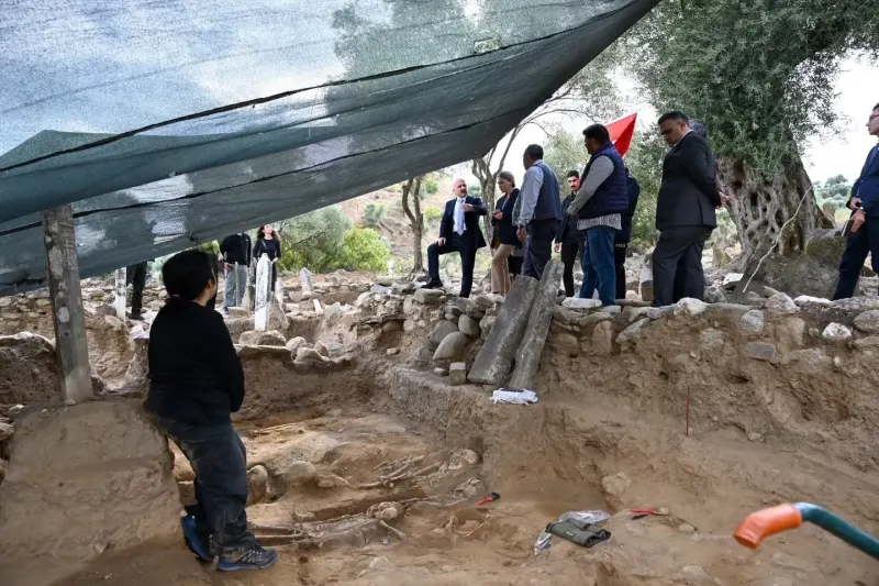 Aydın Valisi Dr. Osman Varol, Bozyurt Horasan Mezarlığı Kazı Alanını İnceledi