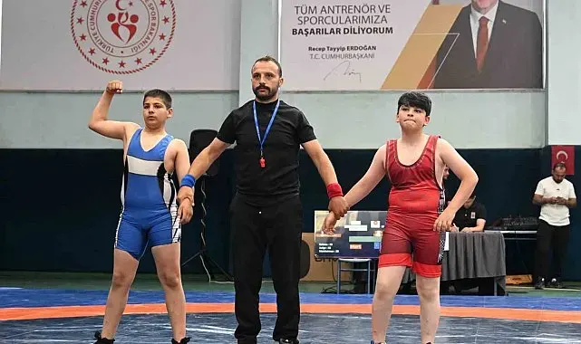 Minikler minderde kozlarını paylaştı