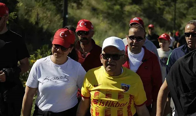Başkan Büyükkılıç, doğa yürüyüşünde sporseverlerle bir araya geldi