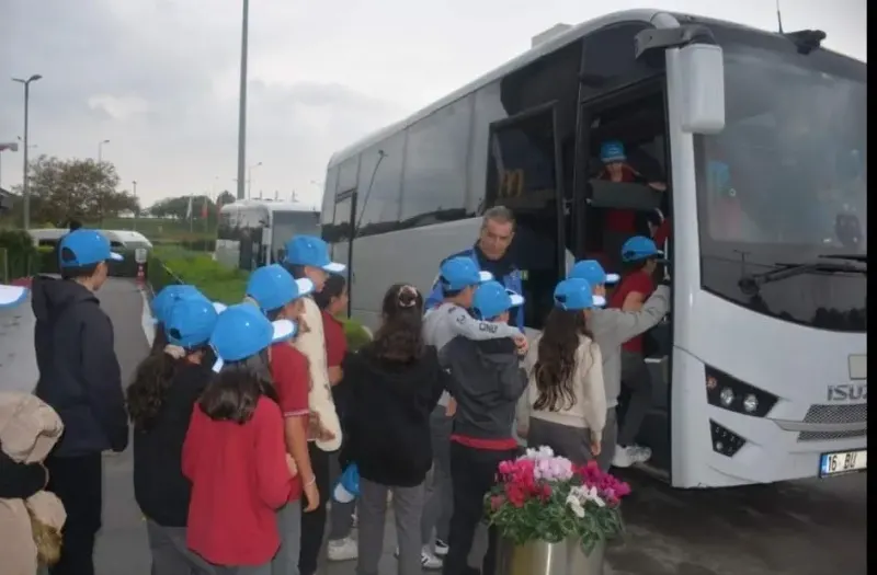 Bursa Emniyet Müdürlüğünden Öğrencilere Sinema Sürprizi