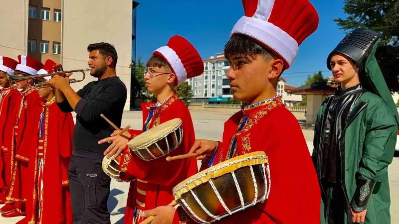 Afyonkarahisar Lise Öğrencileri Tarihi Mirası Yaşatmak İçin Mehter Takımı Kurdu