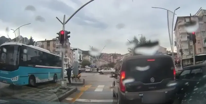 Tokat'ta Trafikte Sıkışan Ambulansa Duyarlı Sürücülerden Yol Müdahalesi