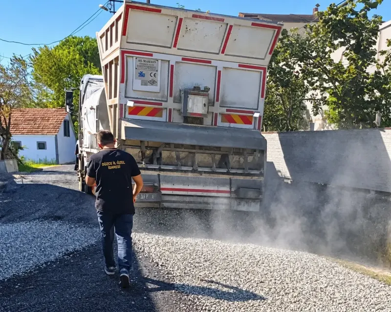 Düzce Yaka Köyünde Sathi Kaplama Çalışmaları Sona Erdi