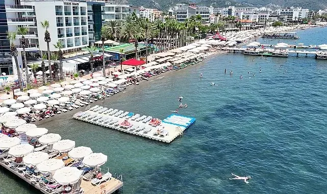 Okullar tatil oldu, Marmaris sahilleri dolmaya başladı