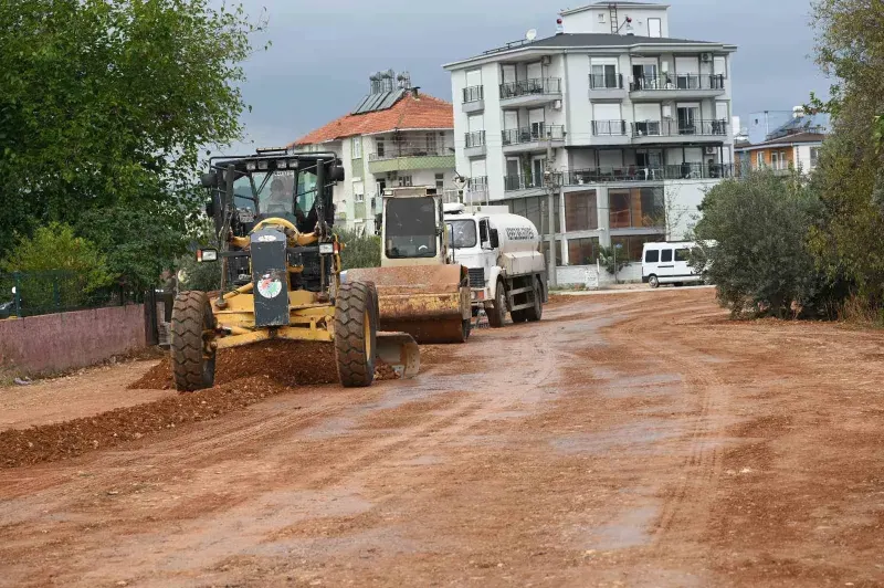 Kepez Belediyesi Tarafından Şelale Mahallesi’nde Ulaşım ve Yol Yenileme Çalışmaları Sürdürülüyor