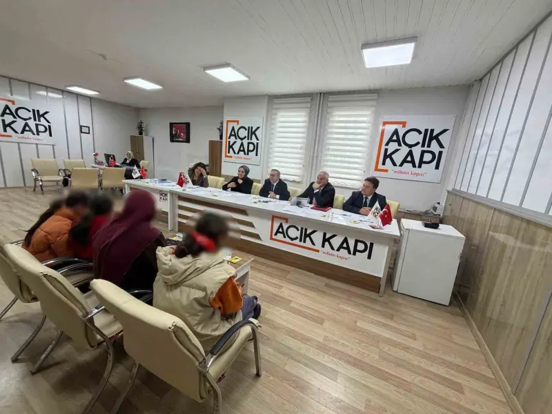 Kars Valisi Ziya Polat Halk Günü Toplantısında Vatandaşlarla Buluştu
