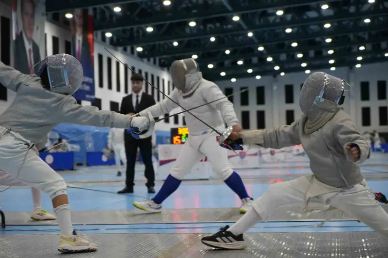 Samsun'da Altı Yüz On İki Sporcunun Katılımıyla Kılıç Federasyon Kupası Heyecanı Başladı