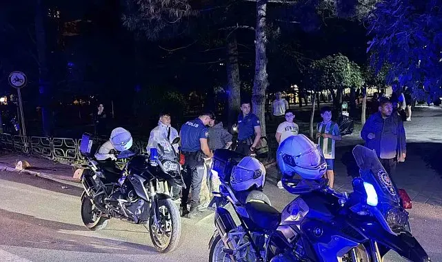 Eskişehir'de parkta alkol alan şahıslar arasında kavga