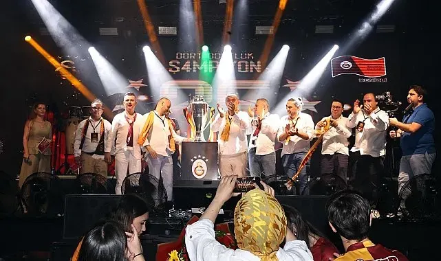 Şampiyonluk kupası Denizli'deki Galatasaraylılarla buluştu