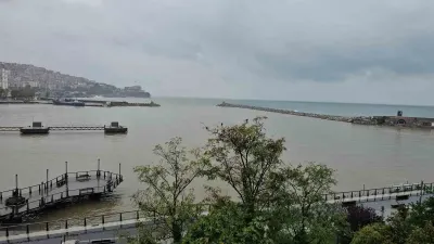 Zonguldak'ta Şiddetli Yağış Liman Sularını Kahverengiye Çevirdi