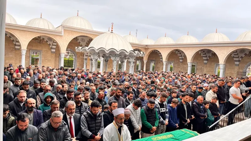 Manisa'da Kalp Rahatsızlığına Yenik Düşen 15 Yaşındaki İshak Akça Toprağa Verildi
