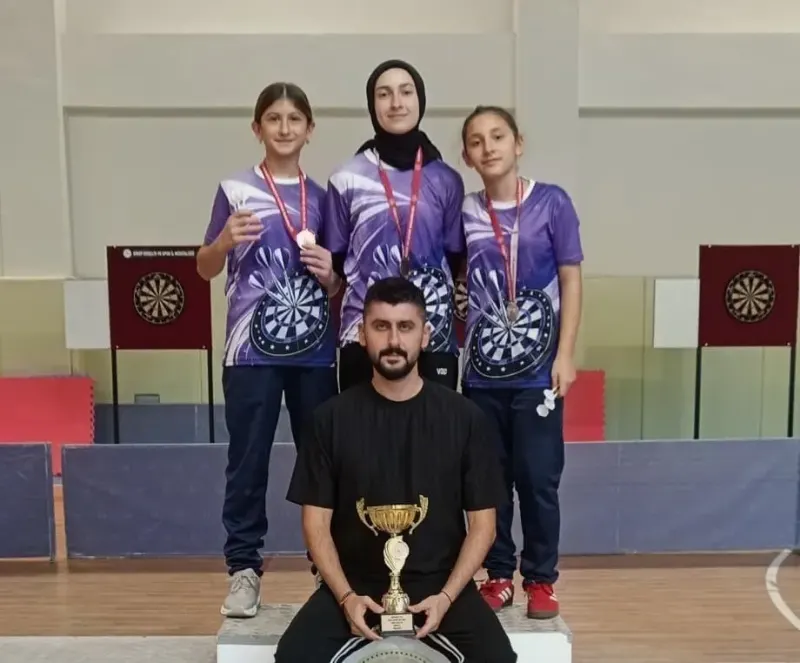 Ayaz Ortaokulu Yıldız Kız Dart Takımı Sinop'ta Dördüncü Kez Şampiyon Oldu