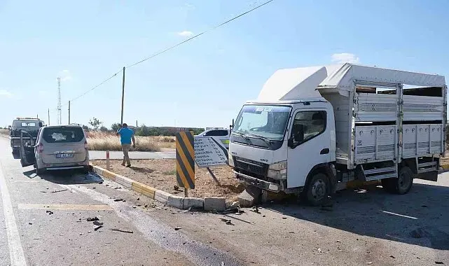 Hafif ticari araçla kamyonet çarpıştı: 1 yaralı