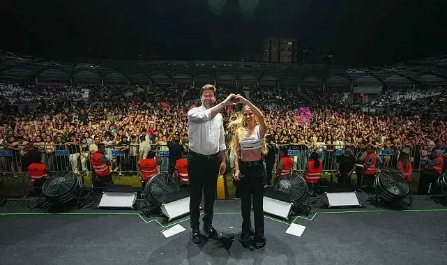 YKS sonrası gençler Derya Uluğ konserinde buluştu