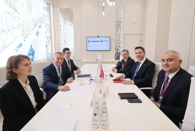 Bakan Bayraktar’dan Moskova’da Gazprom ve Novatek Temasları