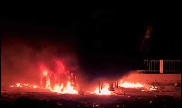 Sinop'ta park halindeki tır dorsesi alev alev yandı