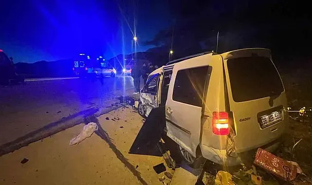 Kayseri'de otomobille hafif ticari araç çarpıştı: 1 ölü, 6 yaralı