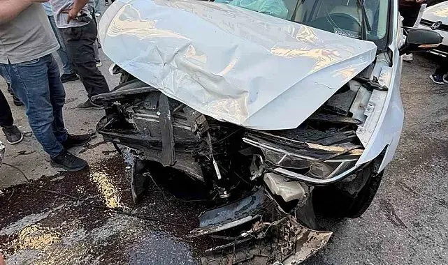 Muş'ta zincirleme kaza: 3 araç birbirine girdi