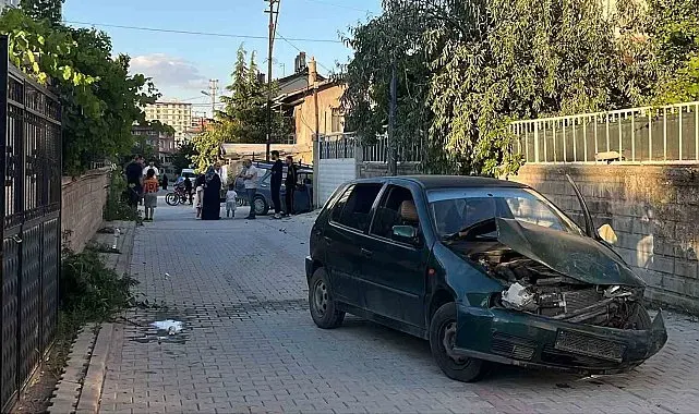 Ehliyetsiz çocuk sürücünün karıştığı kazada 2'si çocuk 5 kişi yaralandı