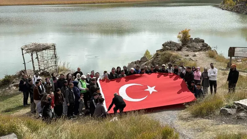 Bitlis Maarif Ailesi Nemrut Kalderası'nda Doğa Yürüyüşünde Buluştu