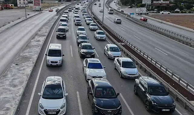 43 ilin bağlantı noktasında yaz tatili hareketliliği: Kaza trafiği durma noktasına getirdi