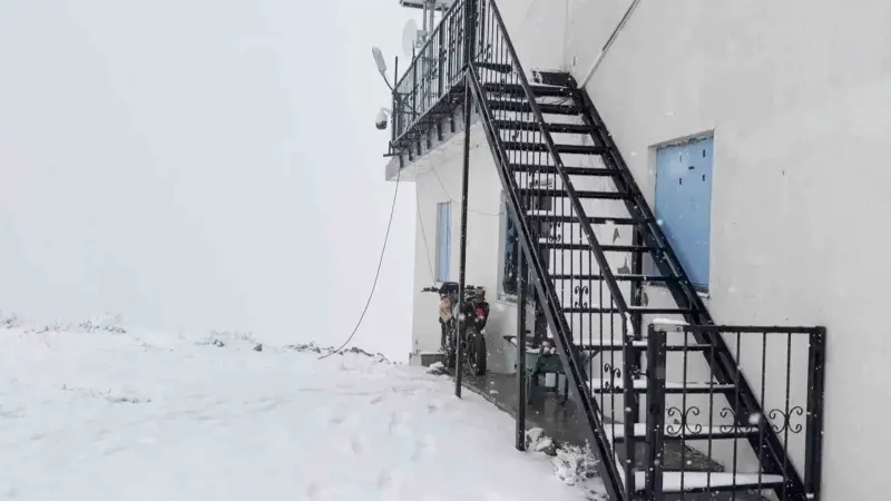 Kütahya Akdağ Yaylası'na Sezonun İlk Karı Düştü
