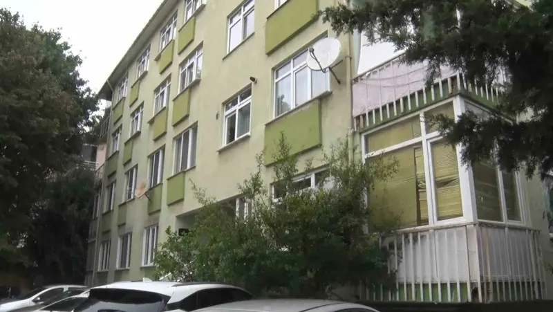 Üsküdar Bağlarbaşı Mahallesinde Rögar Patlaması Sonucu Bodrum Katı Pis Su Bastı