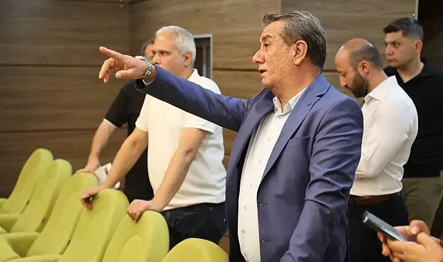 Efeler Belediyesi Muzaffer İzgü Salonu yeni yüzüyle sanatseverleri bekliyor