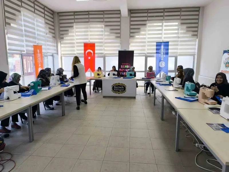 Malatya'da Kadınlar İçin Düzenlenen Dikiş Atölyesi İlgi Gördü