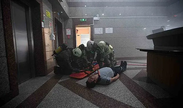 İş merkezinde nefes kesen yangın tatbikatı